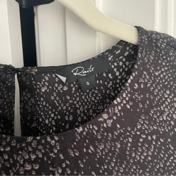 Rails Roslyn Slate Python Top Luxe Satin Crepe Longsleeve Keyhole - Picture 3 of 5